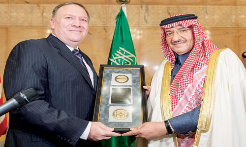 وهل من أمهات يلدن مثله.. هذا الشبل من ذاك الأسد 