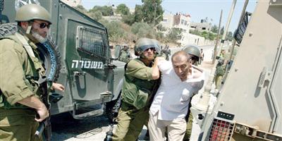 القوات الإسرائيلية تقتحم محافظتي الخليل و نابلس وتعتقل ثلاثة فلسطينيين 