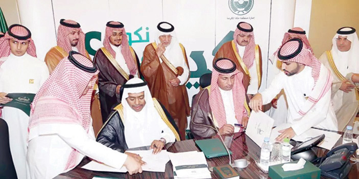  جانب من التوقيع