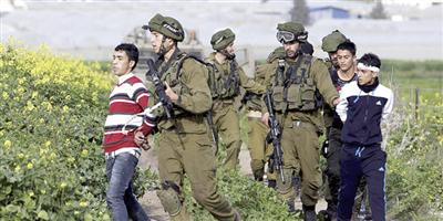 قوات الاحتلال تعتقل 5  فلسطينيين في عدة محافظات 