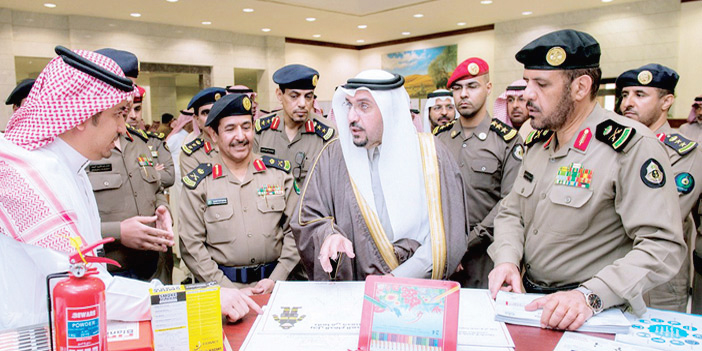  الأمير فيصل بن مشعل يطلع على المعرض المصاحب