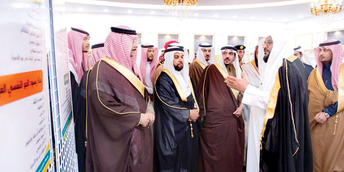  جولة أمير القصيم بداخل جنبات المعرض