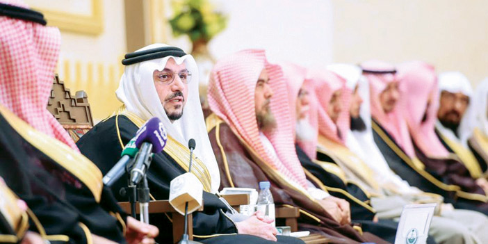  أمير القصيم خلال الجلسة الأسبوعية