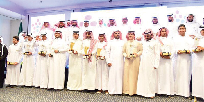 الجابري يكرم الفائزين بمسابقة «صناع الأعمال» على مستوى الإدارات التعليمية 