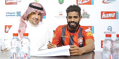 الرائد يجدِّد عقد السوادي لمدة 3 سنوات 