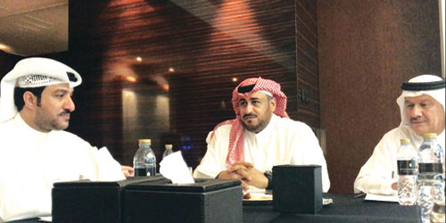  الأمير فهد بن مشعل خلال ترؤسه الاجتماع
