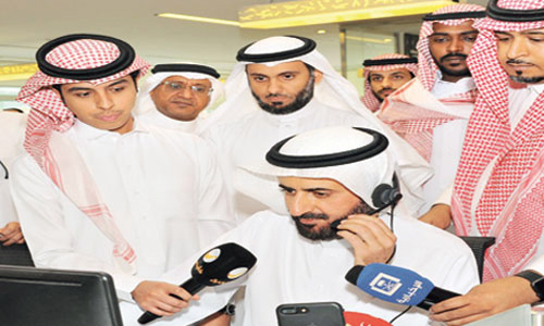  وزير الصحة خلال التدشين