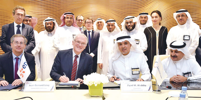  جانب من توقيع الاتفاقية