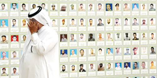  دموع مواطن أمام اللوحة