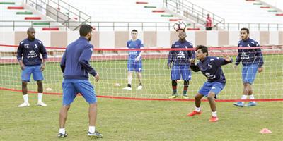 كيتمبالا يواصل التجربة في الاتفاق وكوفي يدخل اختبار المضمار 