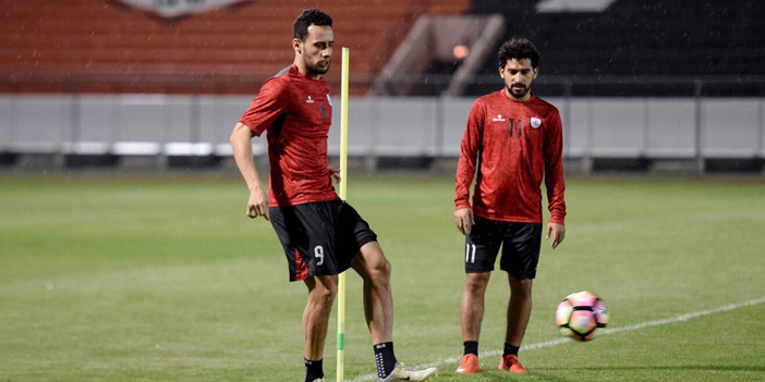   جانب من تدريبات الشباب