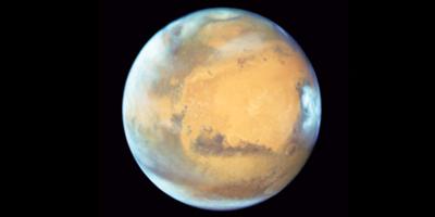 دراسة: الرياح الشمسية حوَّلت المريخ إلى كوكب جاف بارد 