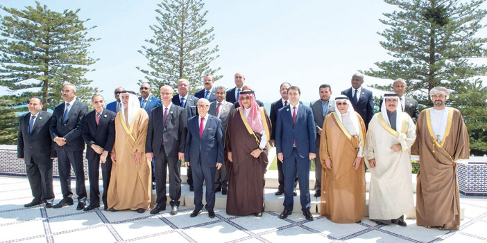  الرئيس التونسي وولي العهد في صورة تذكارية مع وزراء الداخلية العرب