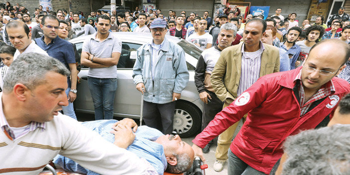  نقل أحد مصابي التفجير الإرهابي الذي استهدف الكنيسة المرقسية في مدينة الاسكندرية