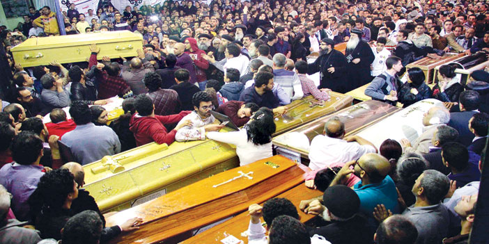 الأقباط المصريون يشيعون ضحايا التفجير الذي استهدف كنسية مارجرجس بمدينة طنطا