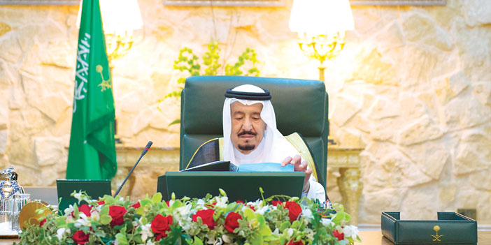 هنَّأ الملك بتسلُّمه جائزة الملك فيصل العالمية لخدمة الإسلام ووسام الأمير نايف للأمن العربي.. مجلس الوزراء: 