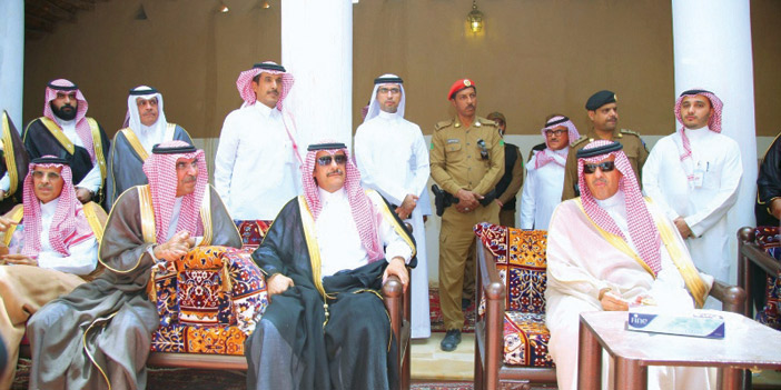 زار عدداً من المواقع التراثية والسياحية في محافظة المجمعة 