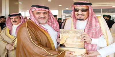 اطلع على مجسم مشروع القرية الذي يضم مدخل وميدان المزايين وخيمة تعاليل وسوقاً ومزاداً 