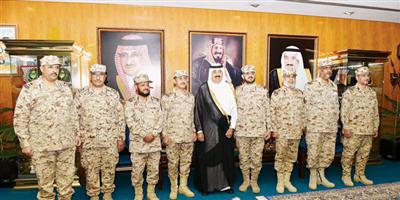 الأمير متعب بن عبدالله يقلد عدداً من ضباط الحرس الوطني رتبة لواء 