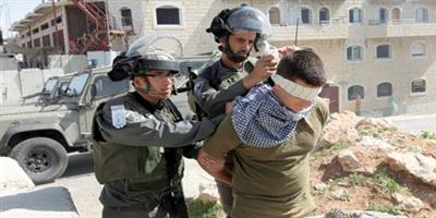 قوات الاحتلال الإسرائيلية تعتقل ثمانية فلسطينيين في محافظات عدة 