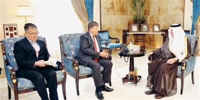 أمير منطقة مكة المكرمة يلتقي القنصل العام الأمريكي 