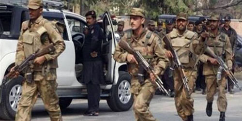 الأمن الباكستاني يحبط عملية إرهابية ويقضي على ثلاثة إرهابيين 