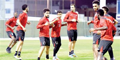 الشباب يختتم تحضيراته للنصر بثلاث مجموعات 