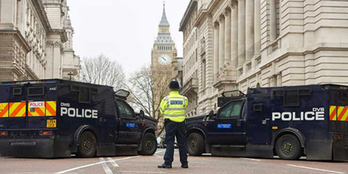 الشرطة البريطانية تعتقل ثلاث فتيات مشتبه بصلتهن بالإرهاب 