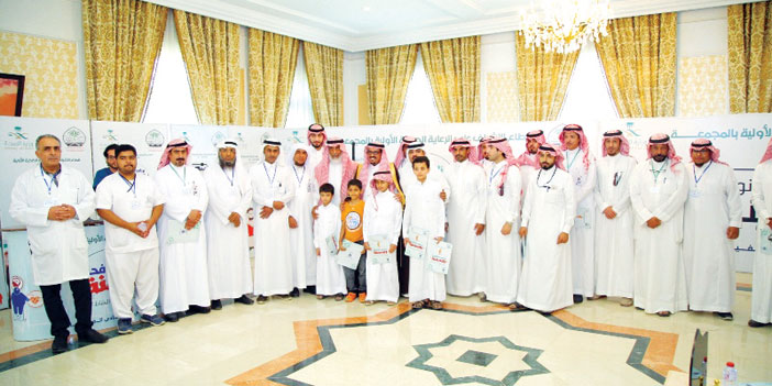  وكيل المحافظة والمشاركون في البرنامج