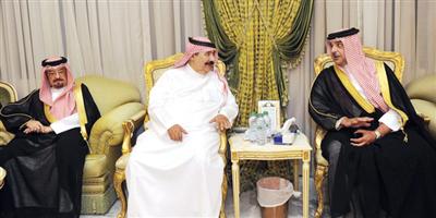 أبناء الأمير مشعل بن عبدالعزيز يستقبلون المعزين 