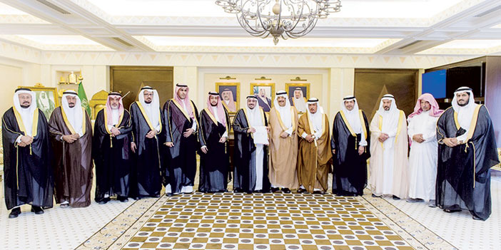  الأمير فيصل بن مشعل مع رئيس وأعضاء الجمعية