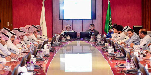  أمين عام الغرفة المشيقح خلال المحاضرة