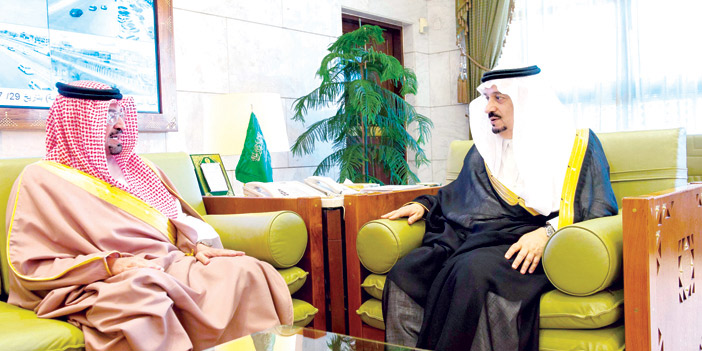  الأمير فيصل بن بندر يستقبل سفير مملكة البحرين