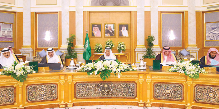  خادم الحرمين الشريفين أثناء جلسة مجلس الوزراء أمس