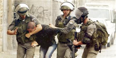 قوات الاحتلال تعتقل 8 فلسطينيين في محافظات عدة 