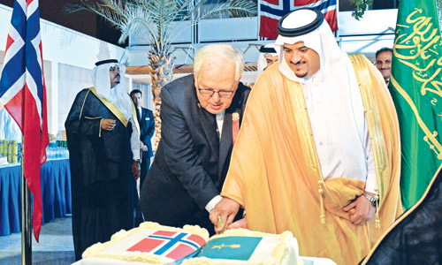  الأمير محمد بن عبدالرحمن خلال تشريفه الحفل
