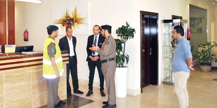  من جولة أفراد الدفاع المدني