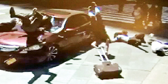  كاميرات المراقبة في تايمز سكوير بنيويورك توضح السيارة لحظة اصطدامها بالمارة