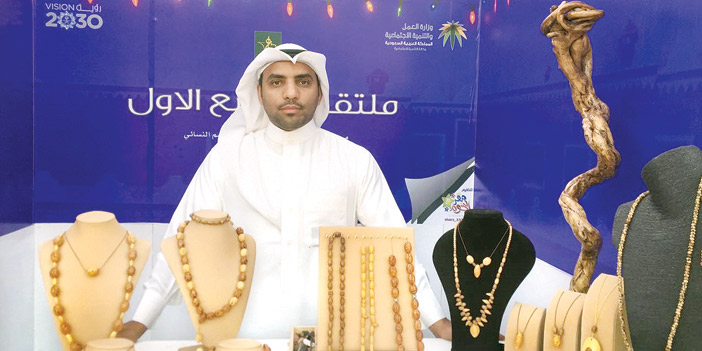  المرشود مع بعض منتجاته الحرفية