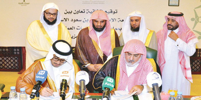  د. أبا الخيل والعساكر يوقعان الاتفاقية