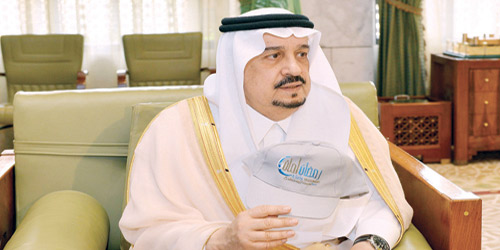 أمير منطقة الرياض يستقبل رئيس لجنة المسؤولية الاجتماعية بغرفة الرياض 