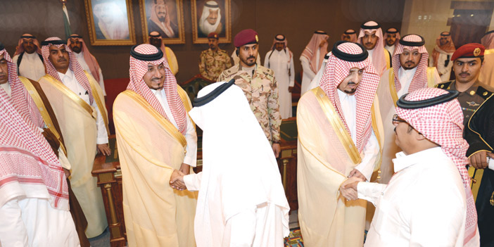  الأمير فيصل والأمير منصور يهنئان منسوبي الإمارة