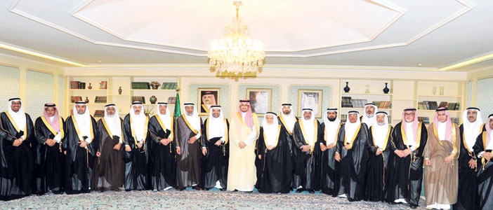 الأمير أحمد بن فهد وعدد من مسؤولي جامعة الملك فهد