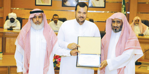  تكريم أحد المعلمين