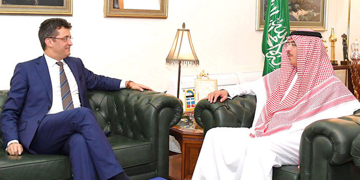  د. العواد خلال استقباله رئيس مندوبية الاتحاد الأوروبي