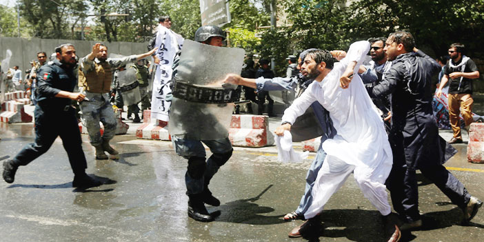  جانب من المواجهات بين المتظاهرين والشرطة في كابول