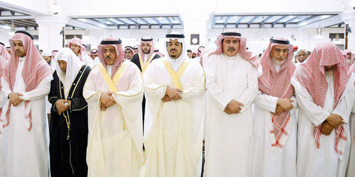  الأمير محمد بن عبد الرحمن يؤدي صلاة الميت على الشهيد السبيعي