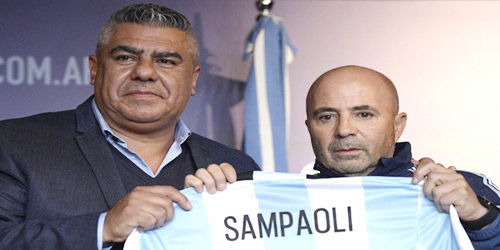  سامباولي مع رئيس الاتحاد الأرجنتيني
