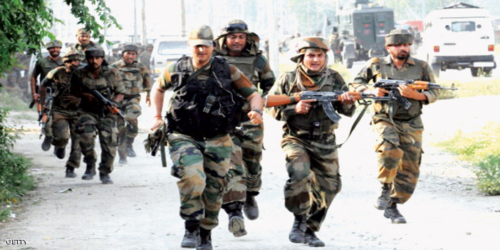  القوات الهندية أثناء تصديها لهجوم مسلح على قاعدة عسكرية
