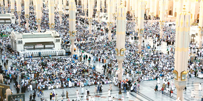 روحانية المكان والزمان تجذبان زائري المسجد النبوي 